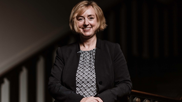 Vom 'Mad Man' zum 'Math Man' - Prof. Dr. Claudia Bünte war in den vergangenen 25 Jahren in leitenden Positionen bei Unternehmen wie Volkswagen, The Coca-Cola Company und McKinsey tätig. Sie lehrt Digital Marketing an internationalen Hochschulen und forscht zu Künstlicher Intelligenz in der Wirtschaft - Quelle: Prof. Dr. C. Bünte